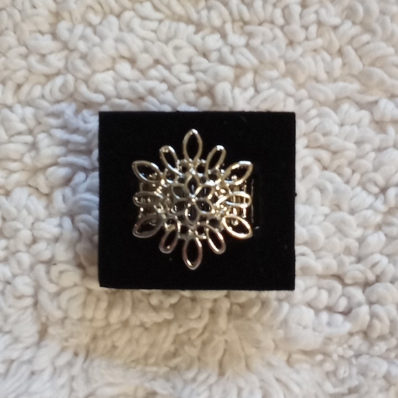 Coastal Chic Silver Ring - Picture 1 of 1